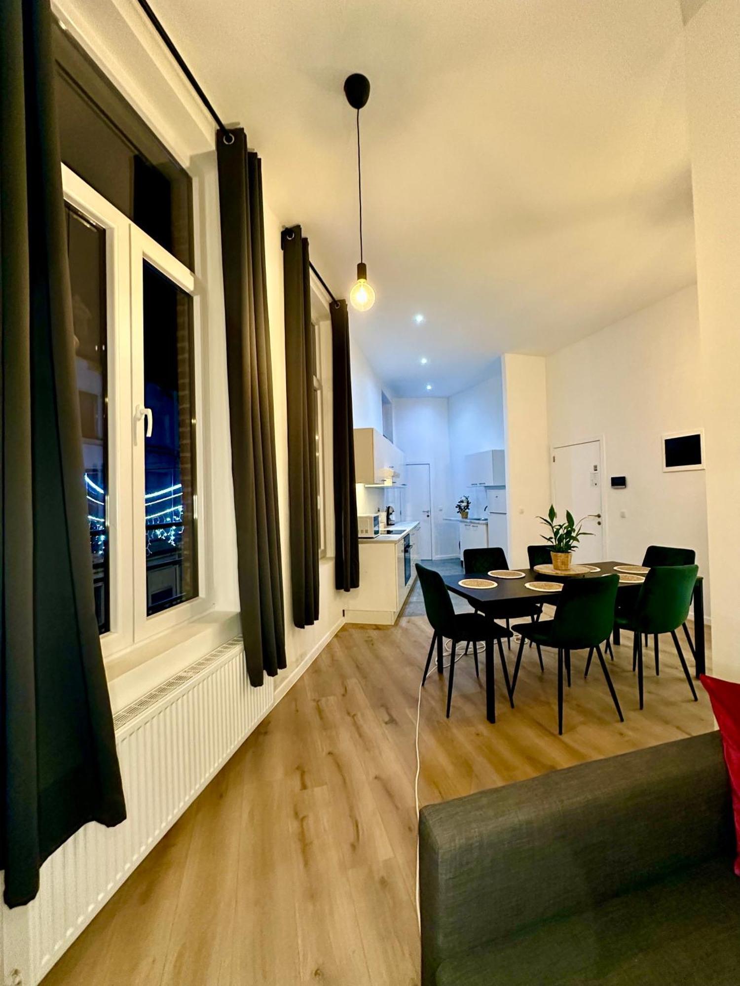 Luxury By Rikas Apartment