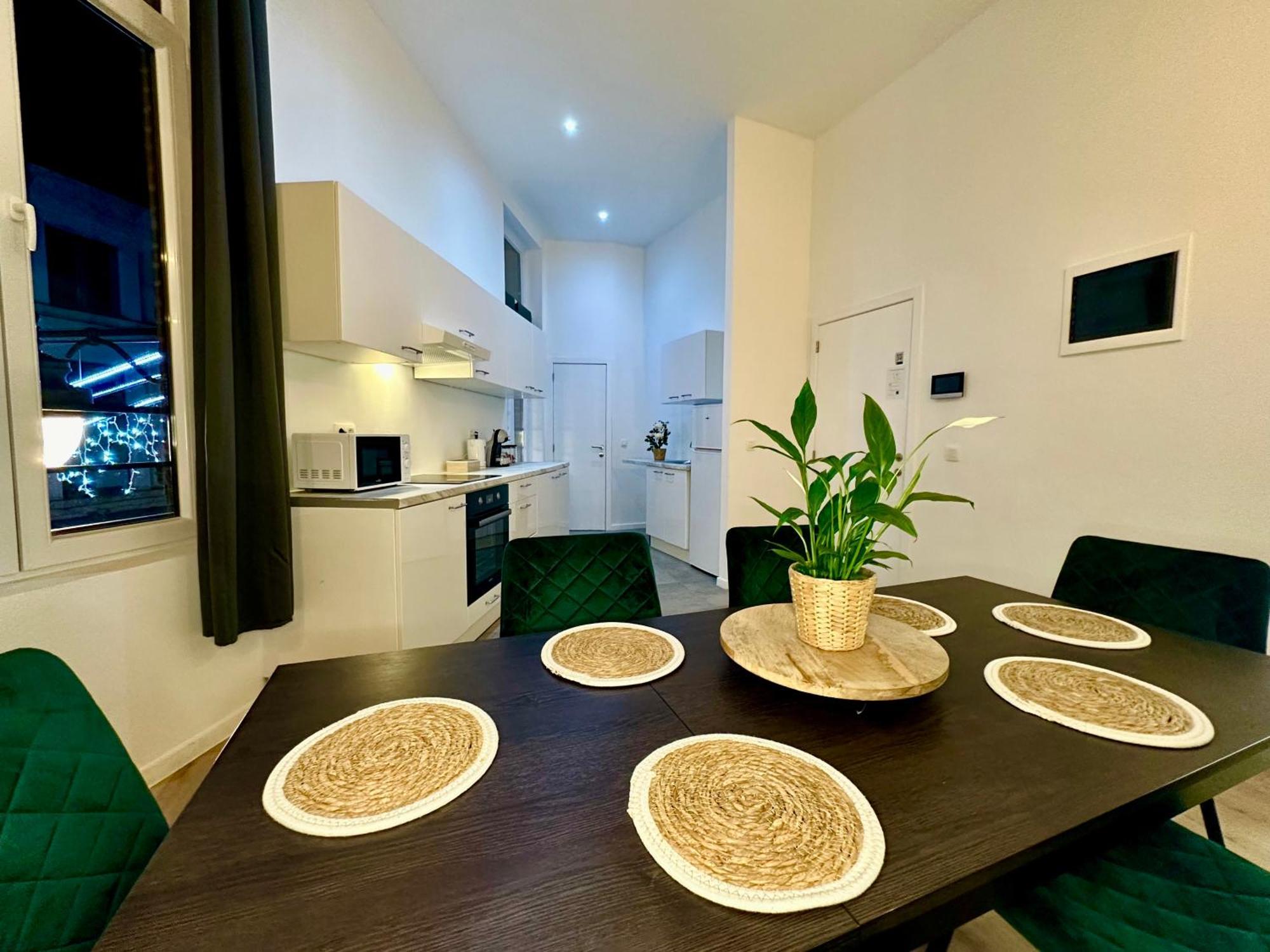 Apartment Luxury By Rikas Mons