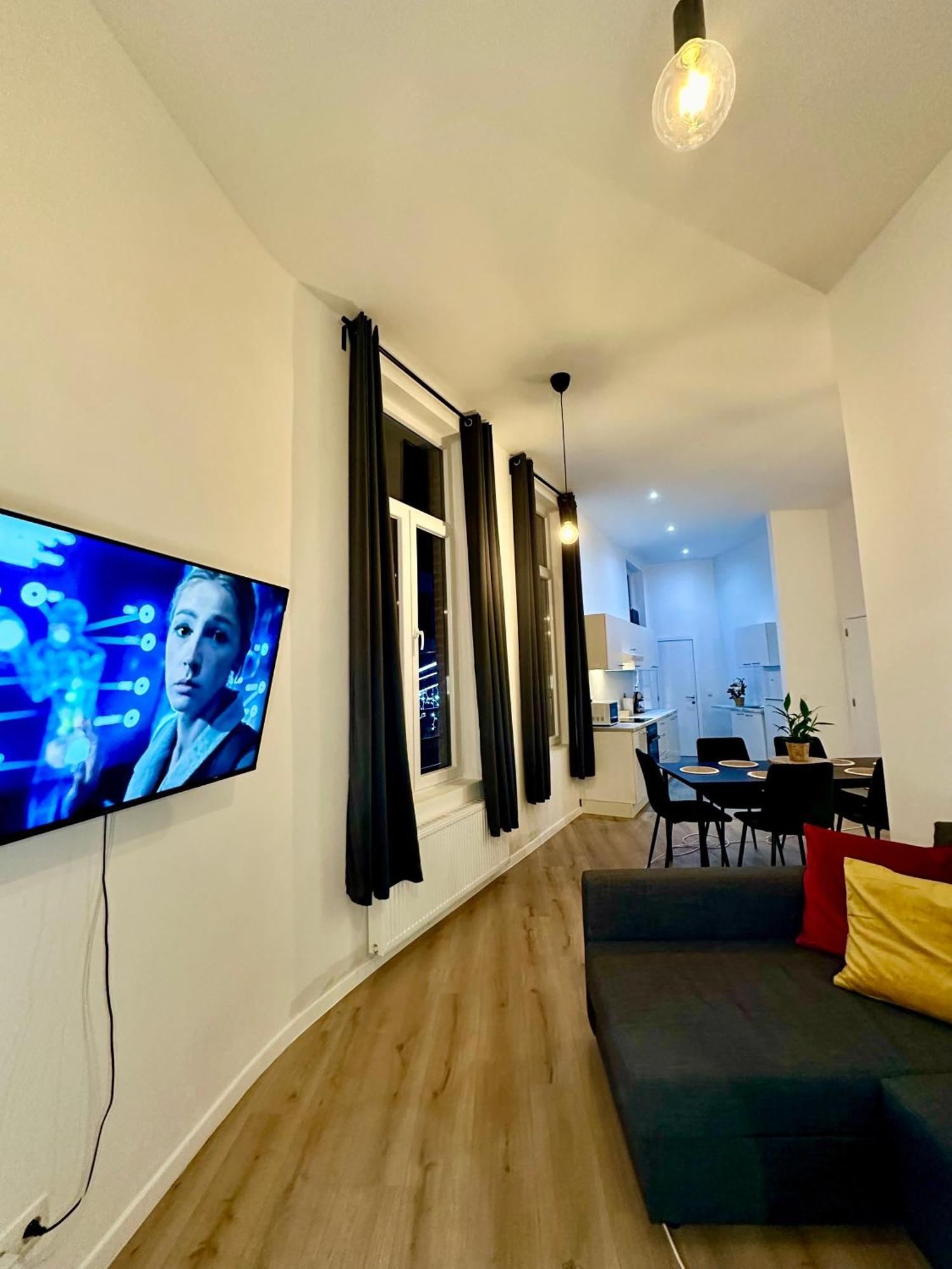 Luxury By Rikas Apartment Mons