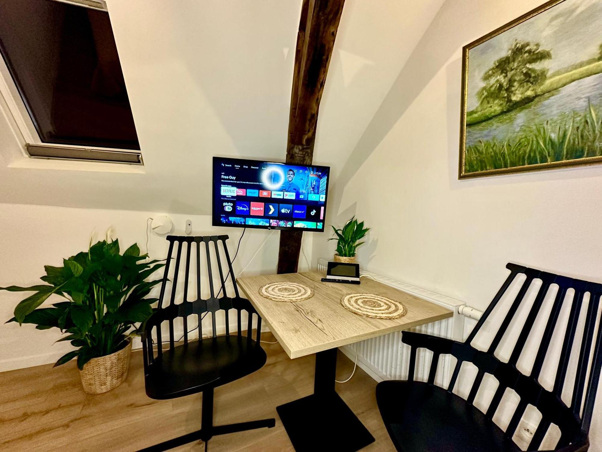 Luxury By Rikas Apartment *
