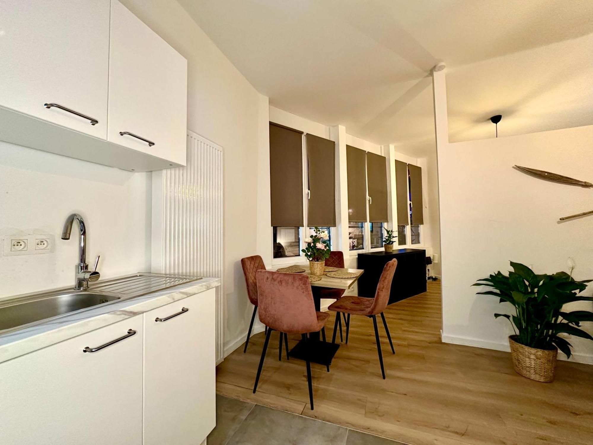 Luxury By Rikas Apartment