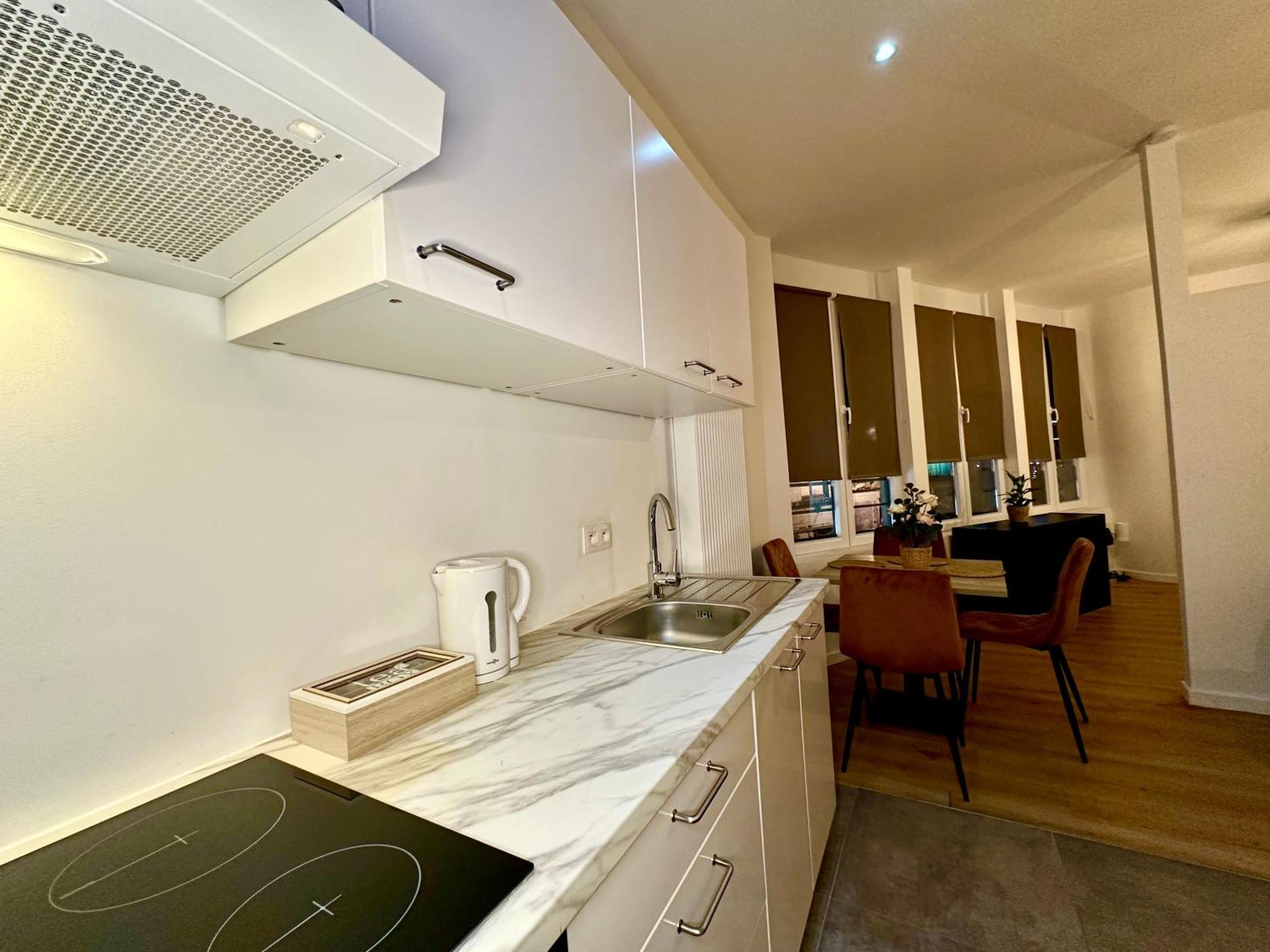 Luxury By Rikas Apartment